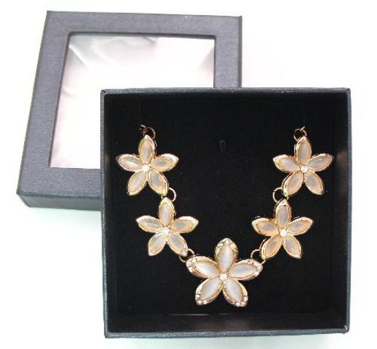 Picture of Believe Gold Flower Necklace